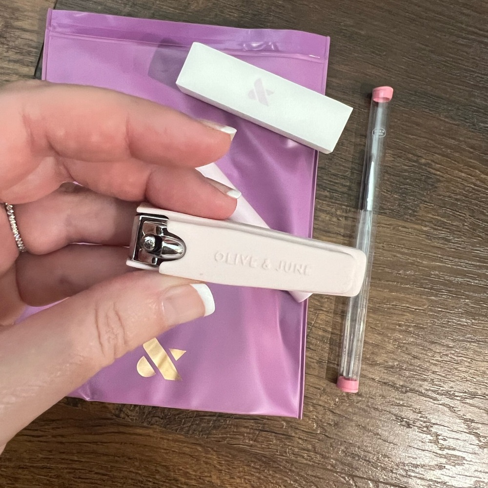 Olive & June Mani Kit - Picture 5 of 9